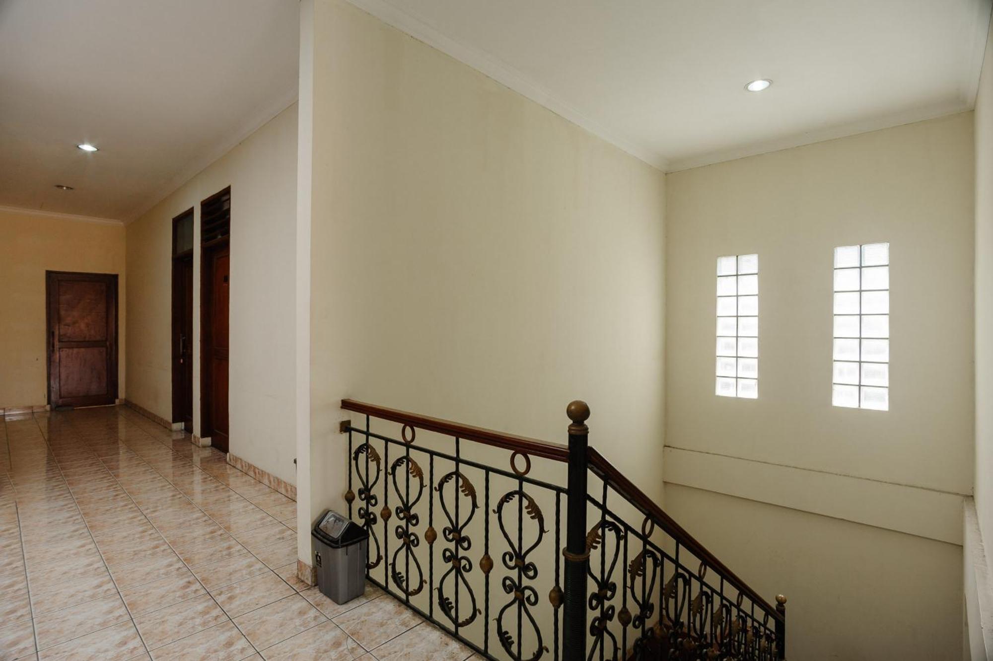 Reddoorz Syariah Near Aeon Mall Tanjung Barat Jacarta Exterior foto
